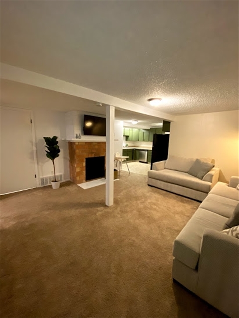 Murray In-Law/Basement: 6032 S Lakeside Dr