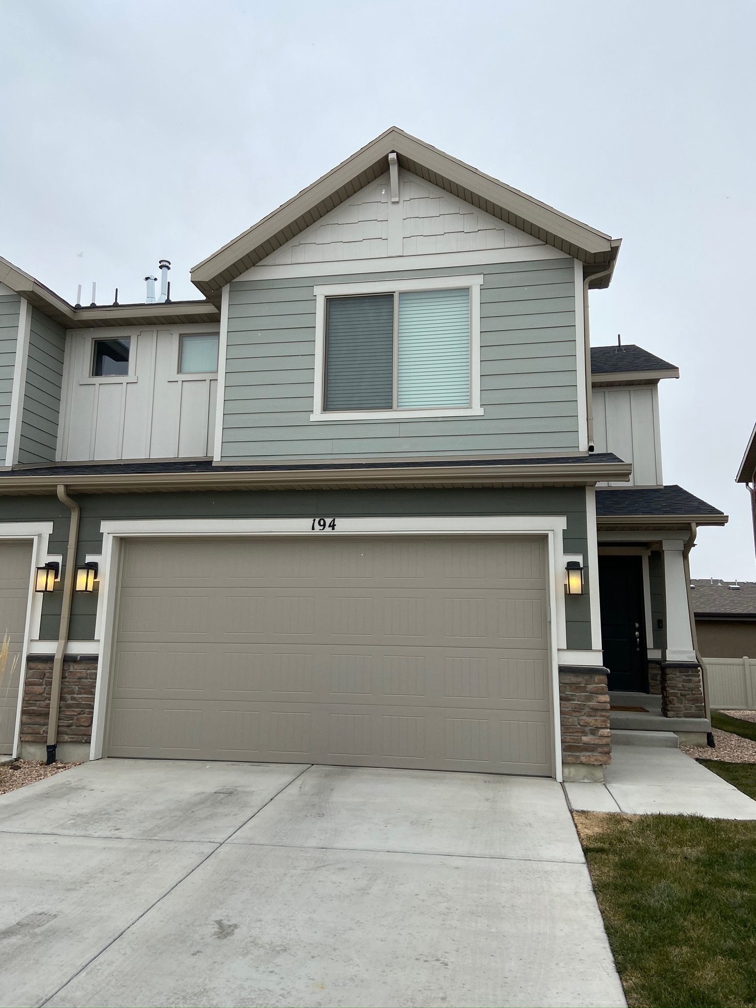 Saratoga Springs Townhome: 194 E River Bend Rd