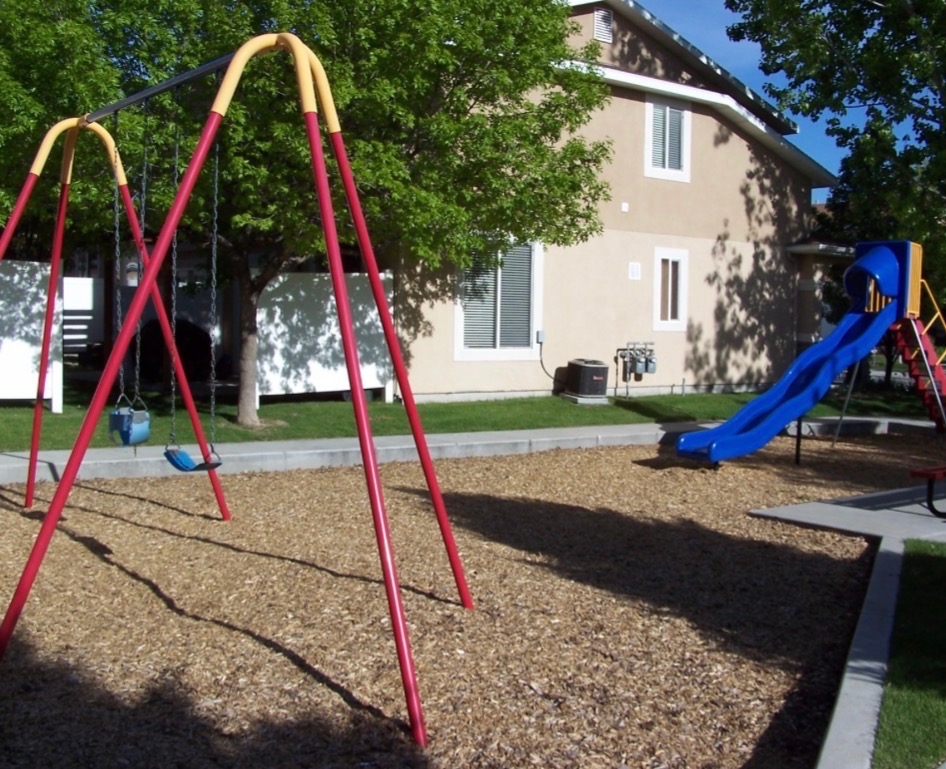 Sandy Townhome: 636 W Villa Bluff Dr