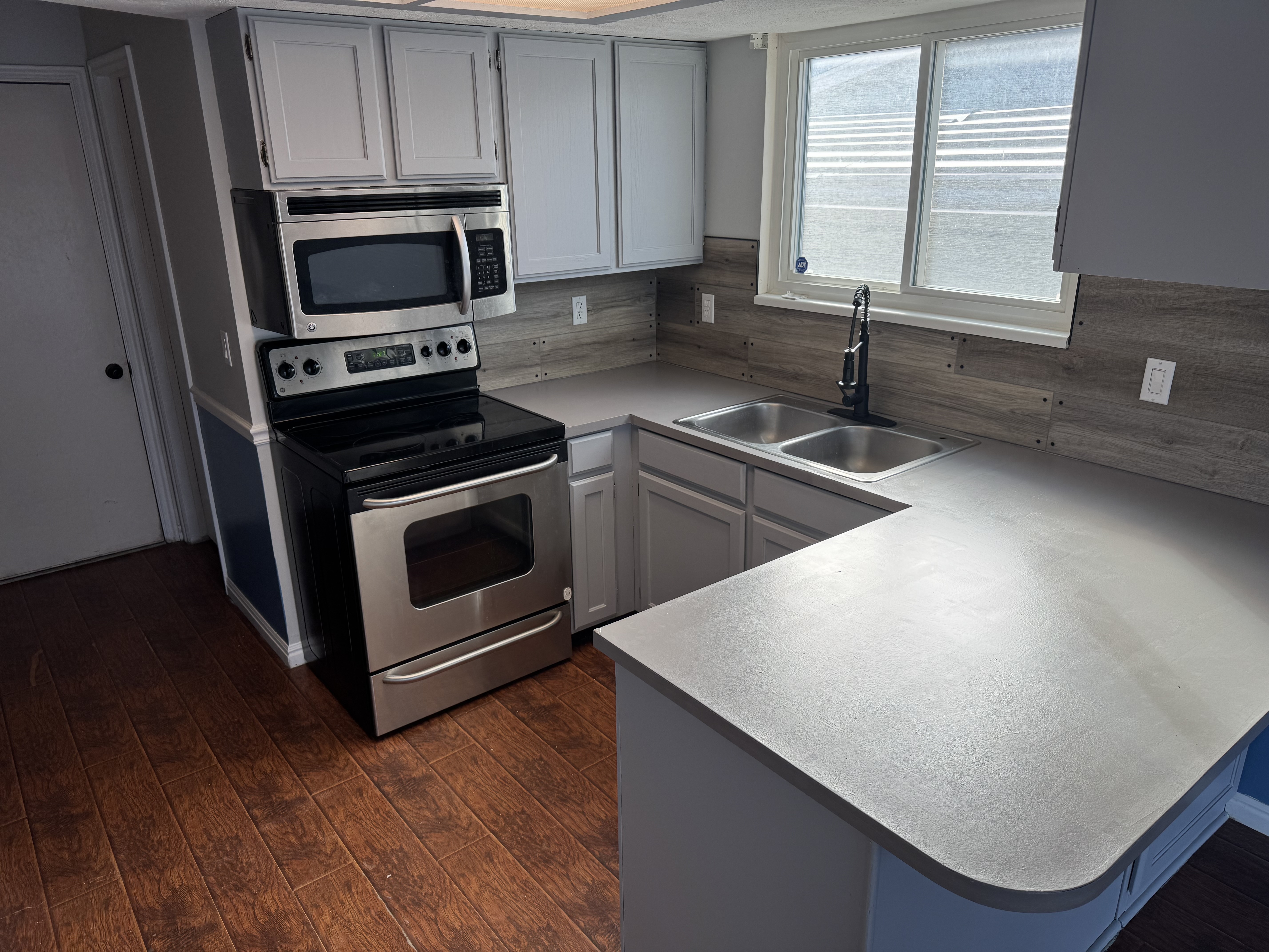 West Jordan House: 5576 W Snapdragon Cv