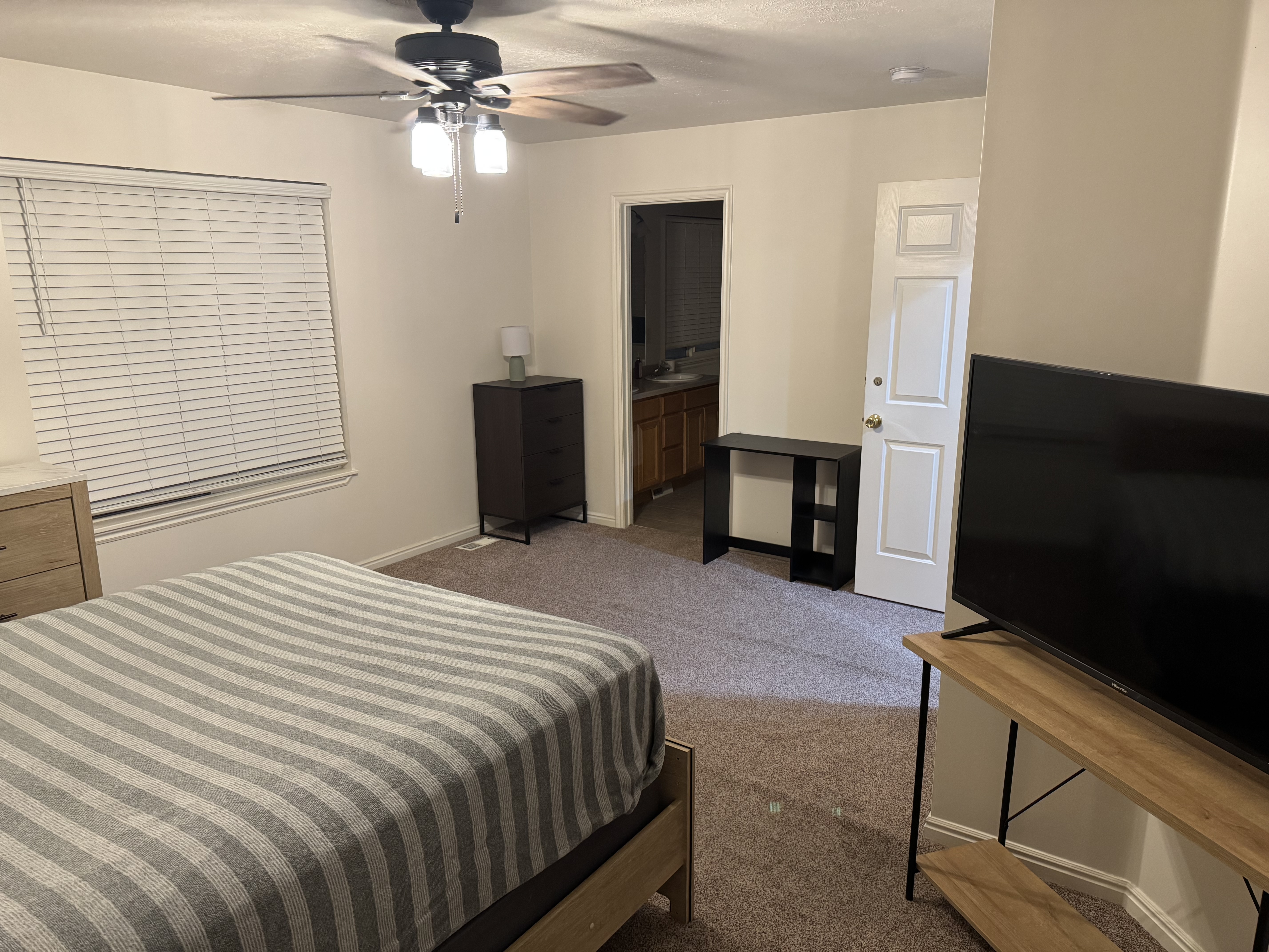 West Jordan Single Room: 6999 S Jordan Close Cir