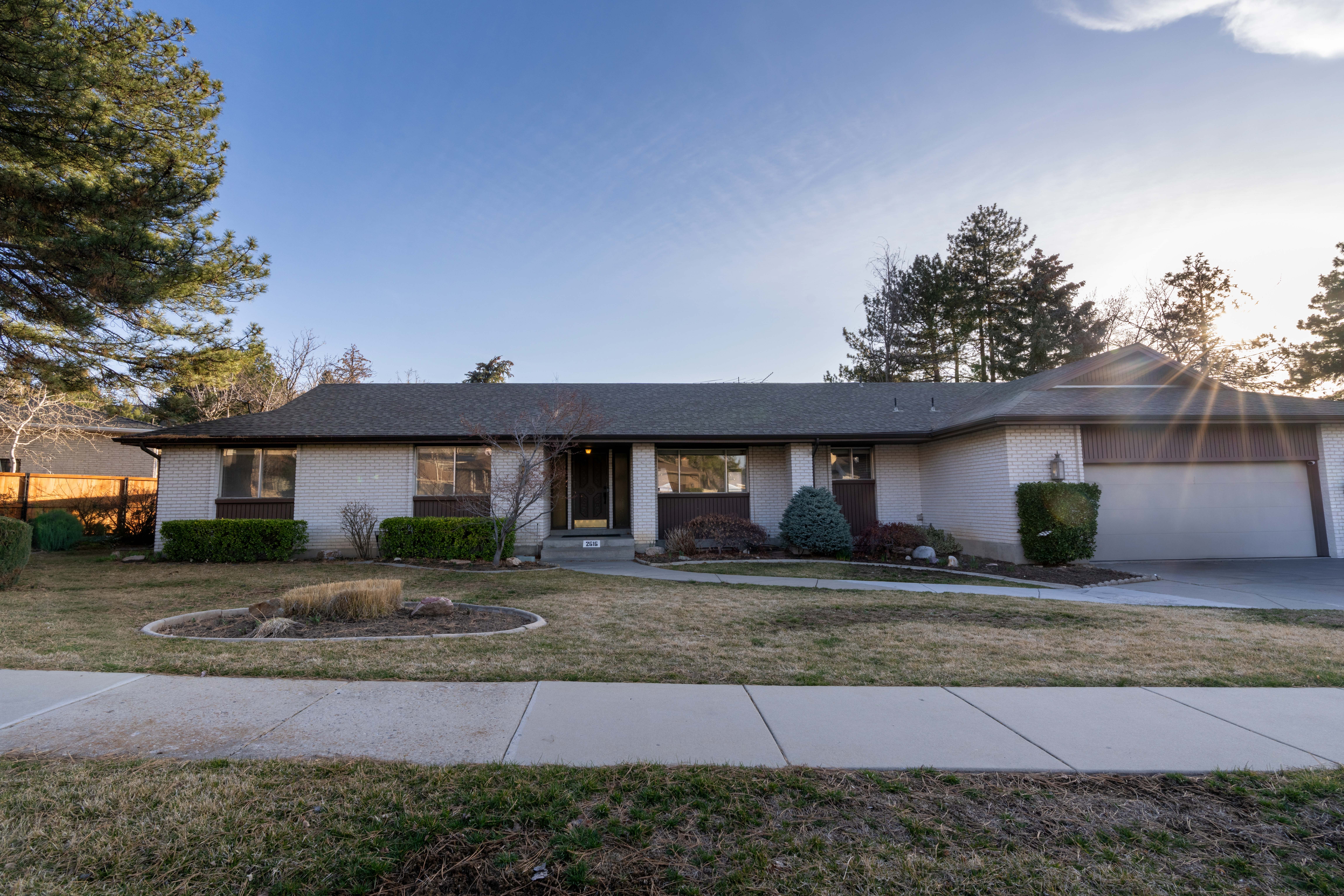 Sandy House: 2616 E Sundance Dr