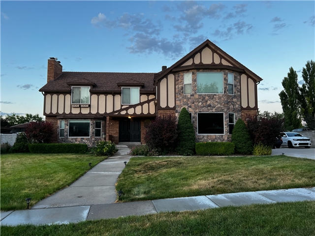 South Jordan House: 1275 W Meadow Ridge Ln