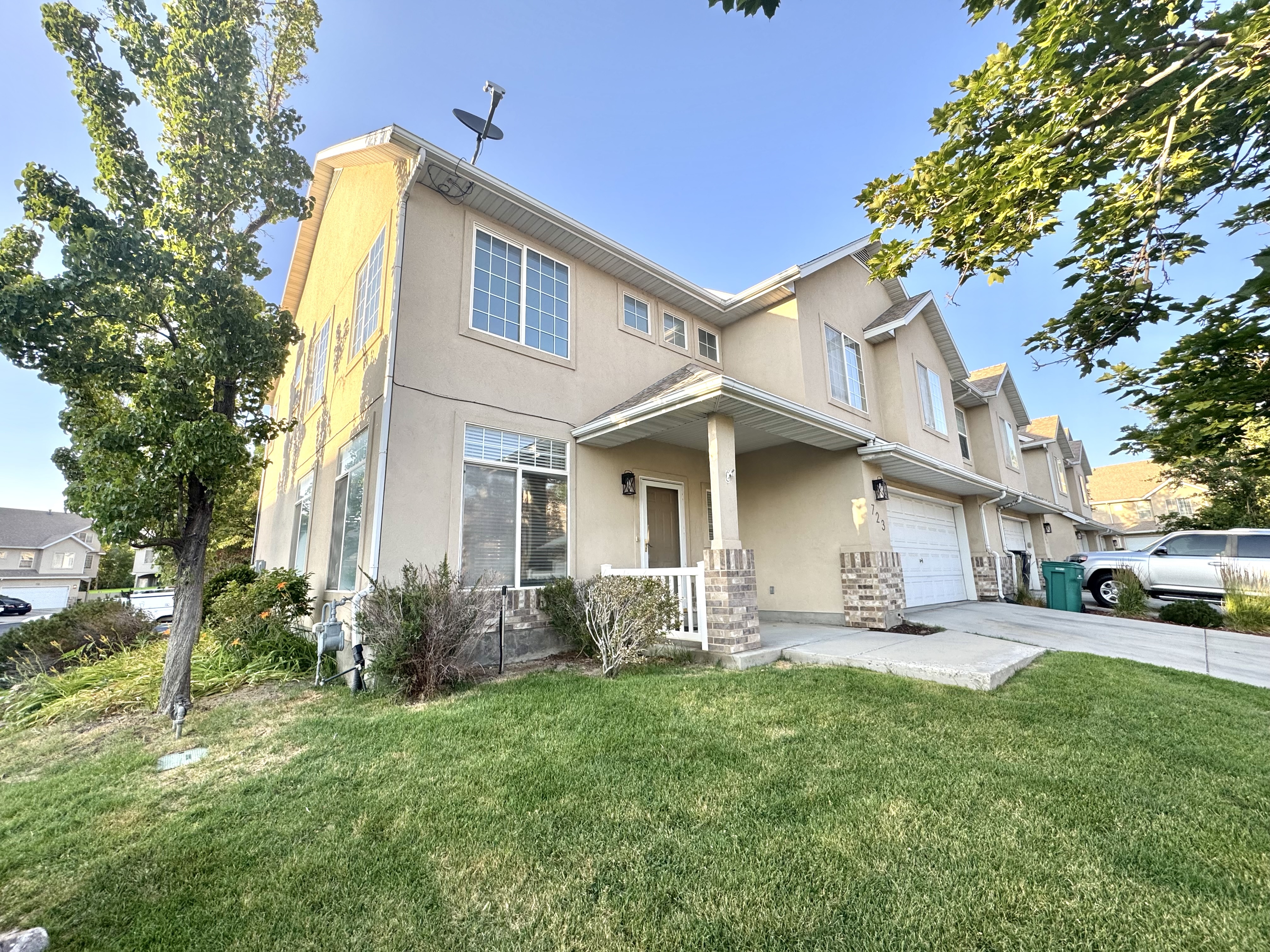 Sandy Townhome: 723 E Sandy Point Dr