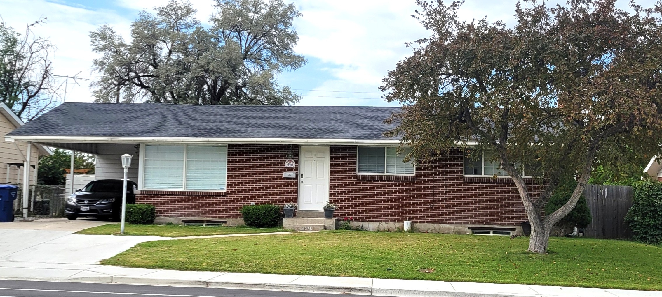 Sandy House: 9910 S Sego Lily Dr