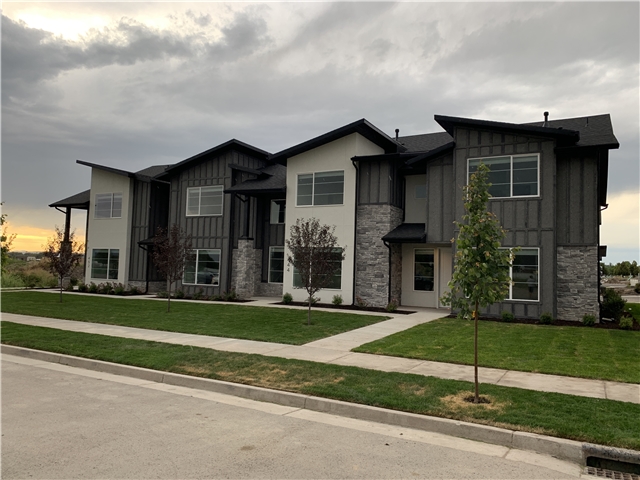 Providence Townhome: 444 W 85 S