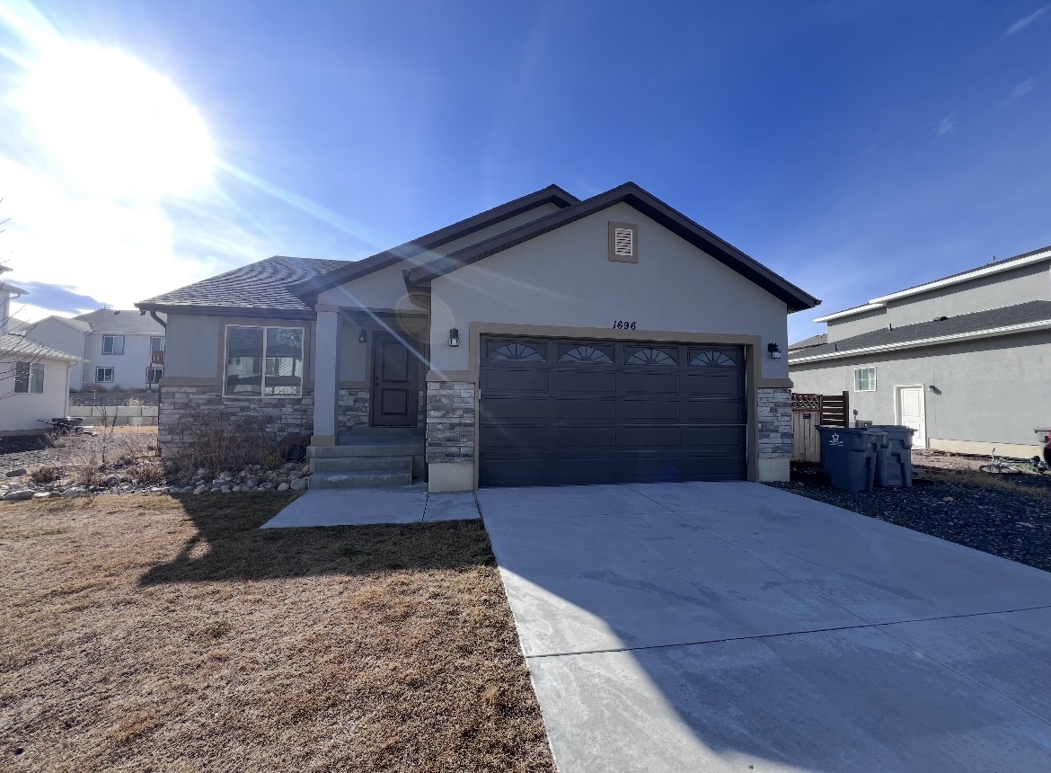 Santaquin House: 1696 S Longview Rd