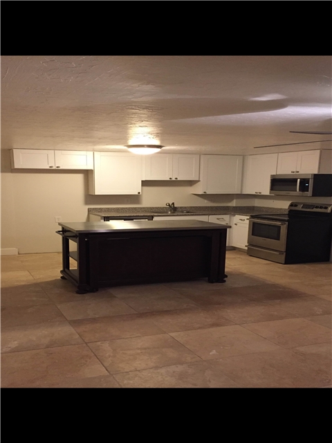 Highland In-Law/Basement: 11253 N Shoreline Dr