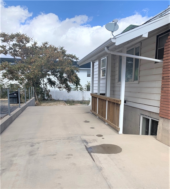 Cedar City Townhome: 1770 1/2 W Harding Ave