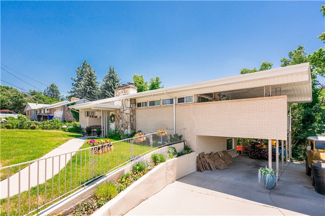 Bountiful House: 450 Mill St