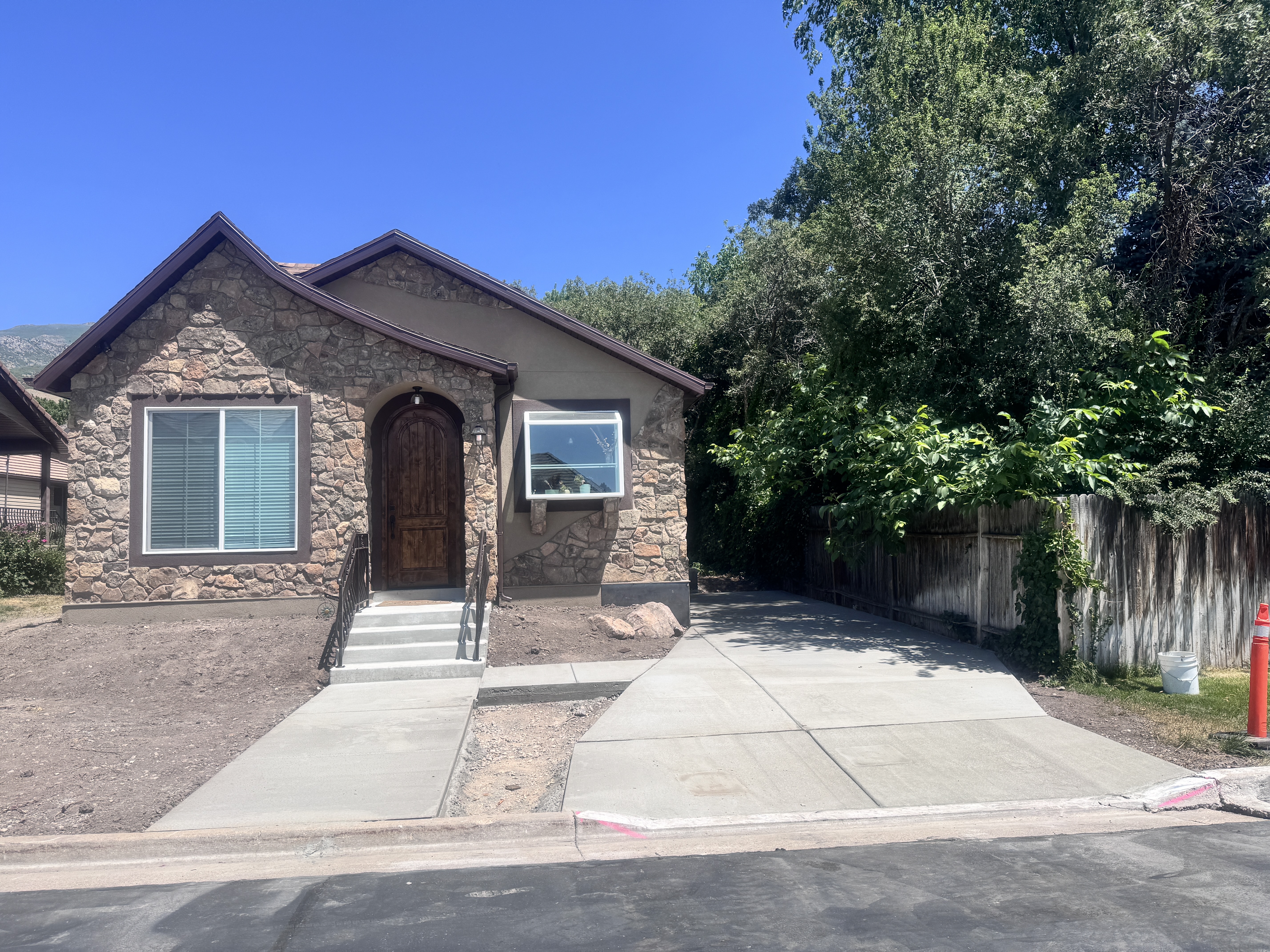 Layton Single Room: 2518 E 50 S