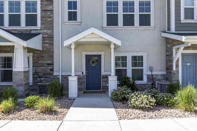 Vineyard Townhome: 665 E 380 N