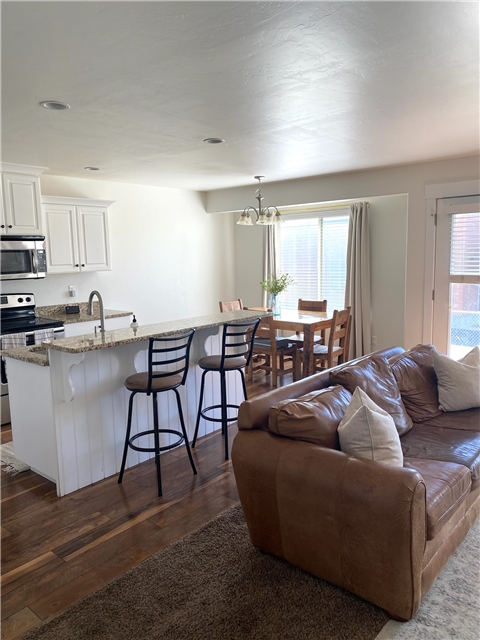Salem Townhome: 589 N 150 E