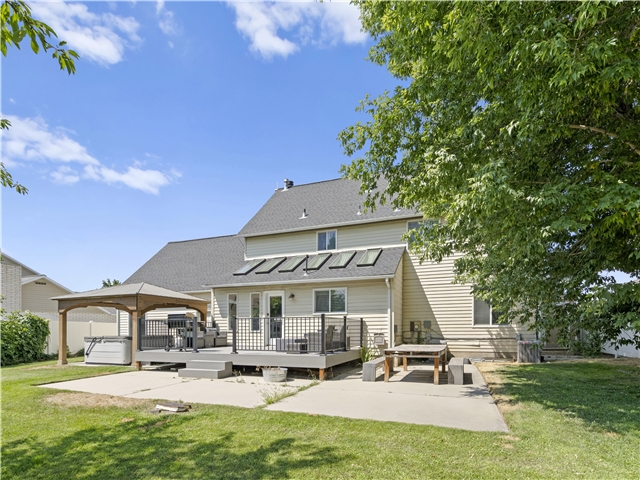 Sandy House: 1838 E 9800 S