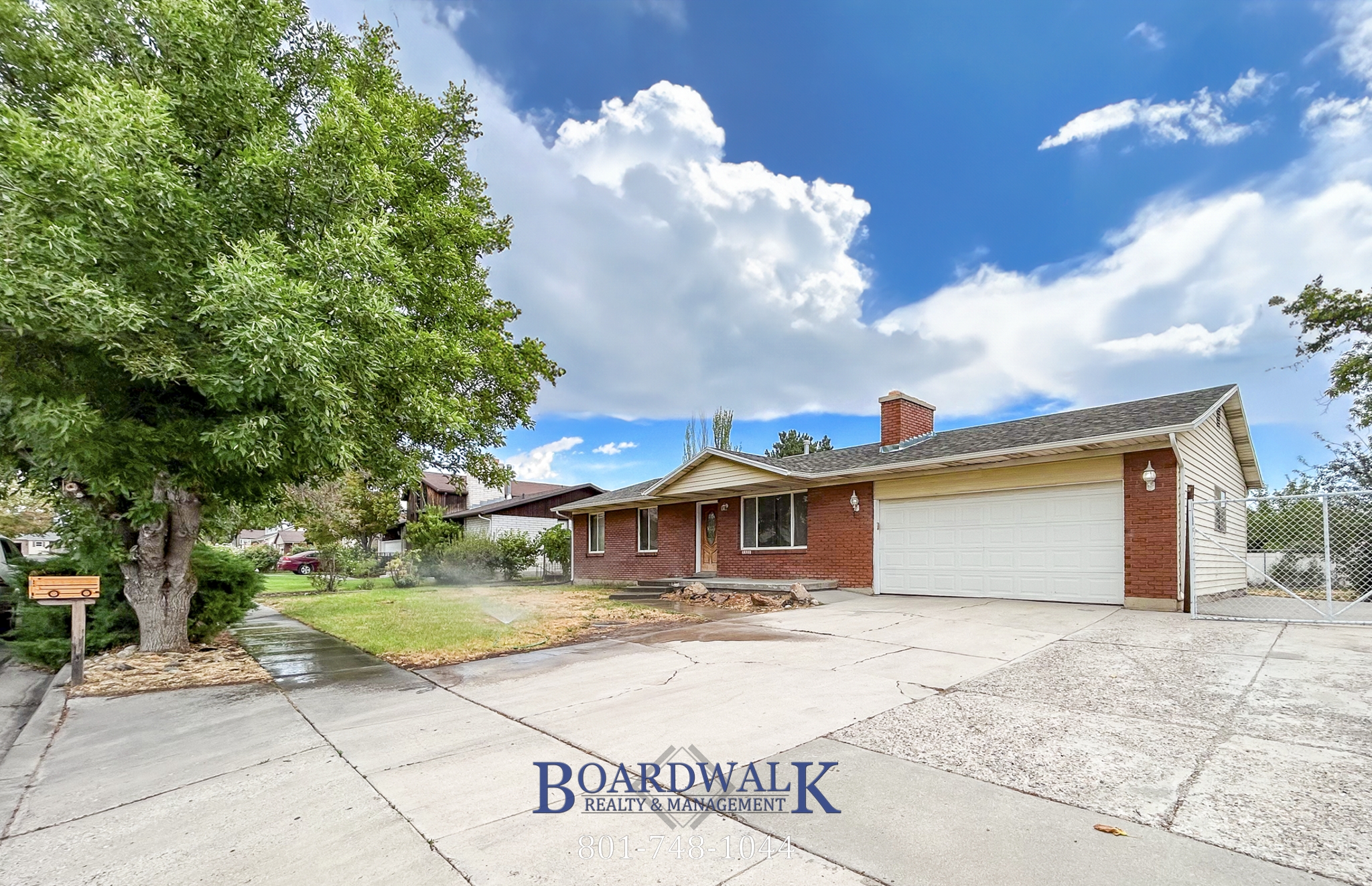 Riverton House: 2106 W Western Charm Dr