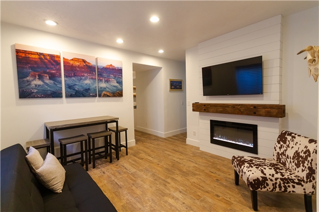 Draper House: 11856 S Ballot Rd