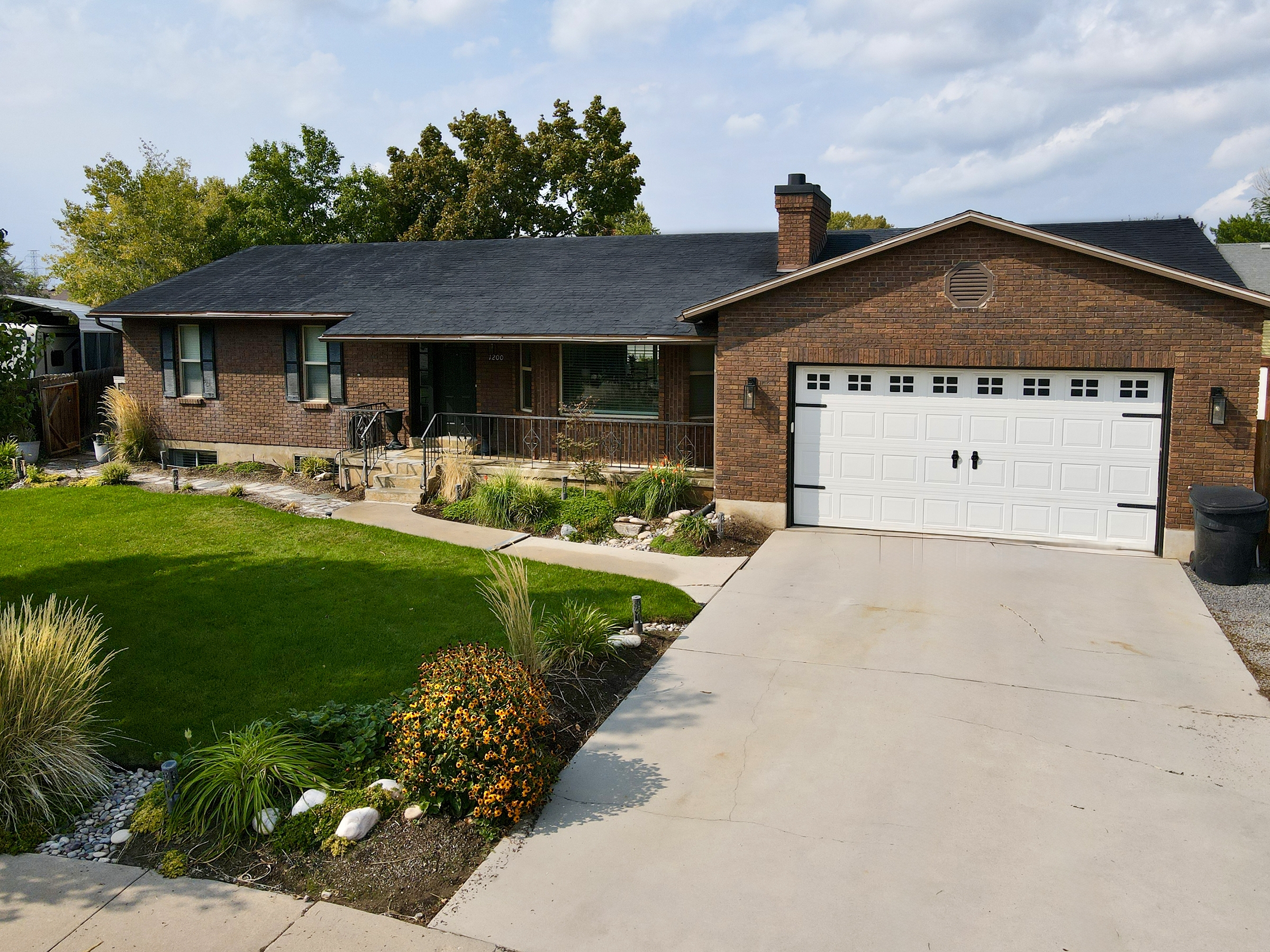 Clearfield House: 1200 W 25 N