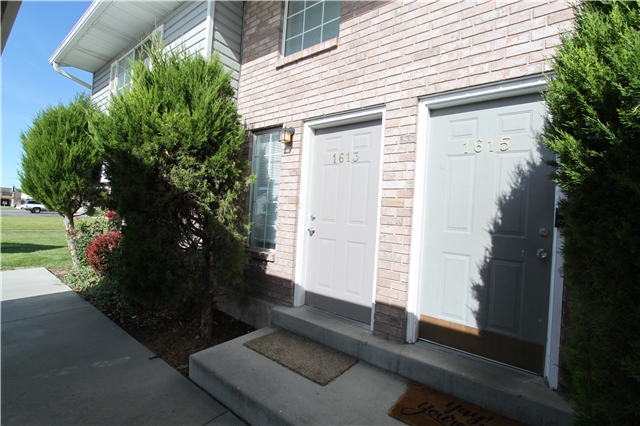 Pleasant Grove Townhome: 1615 W 680 N