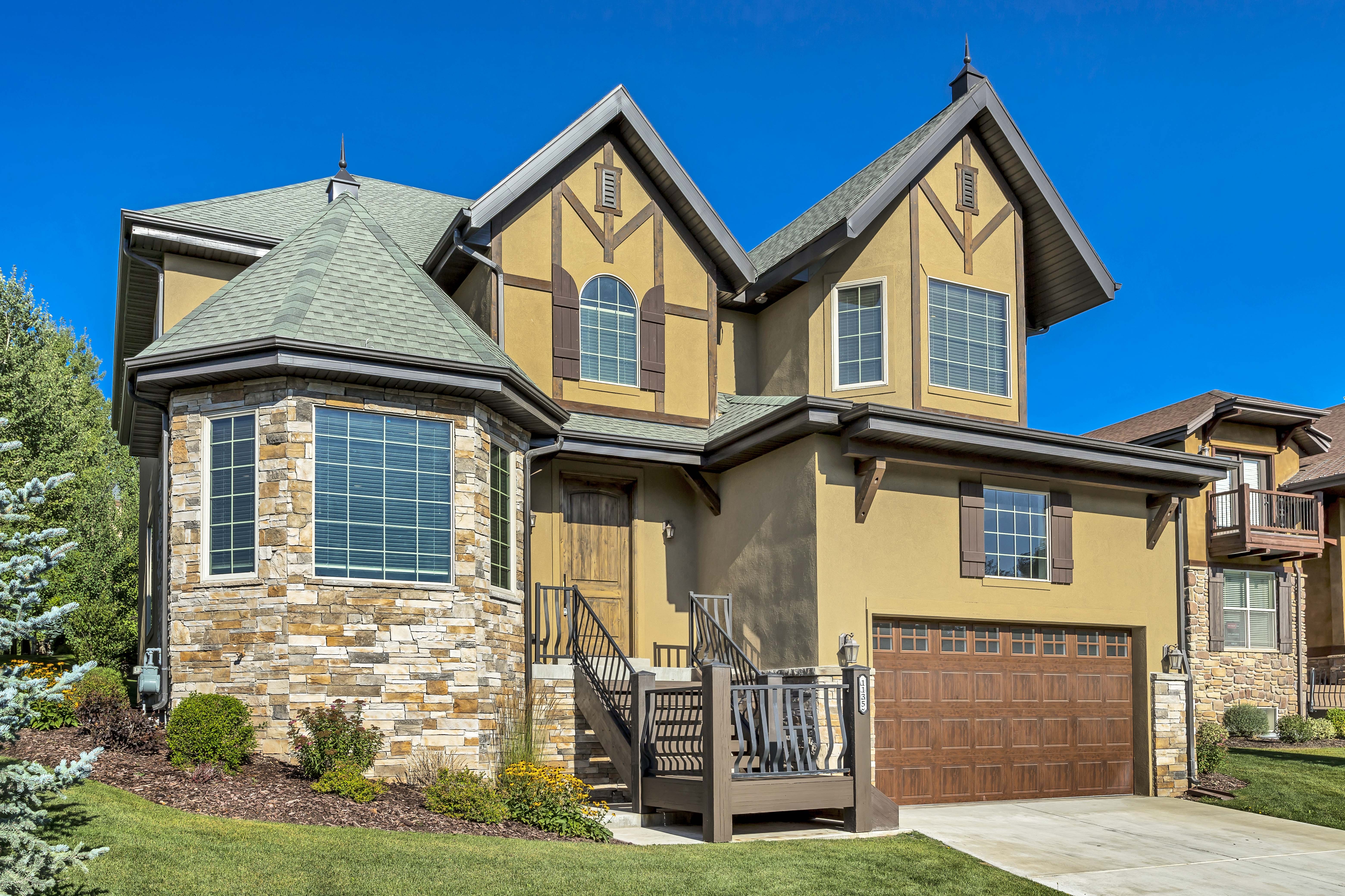 Midway House: 1135 N Cottage Way