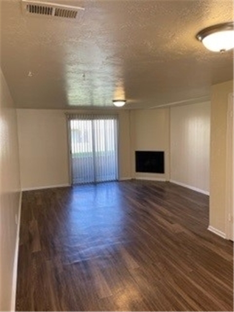 Murray Apartment: 76 W Lester Ave