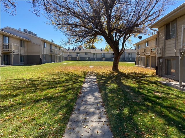 Murray Apartment: 76 W Lester Ave