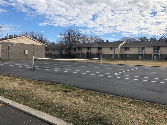 Murray Apartment: 76 W Lester Ave