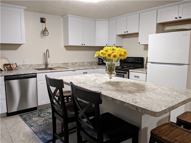 Logan Single Room: 1574 Deerhaven Dr