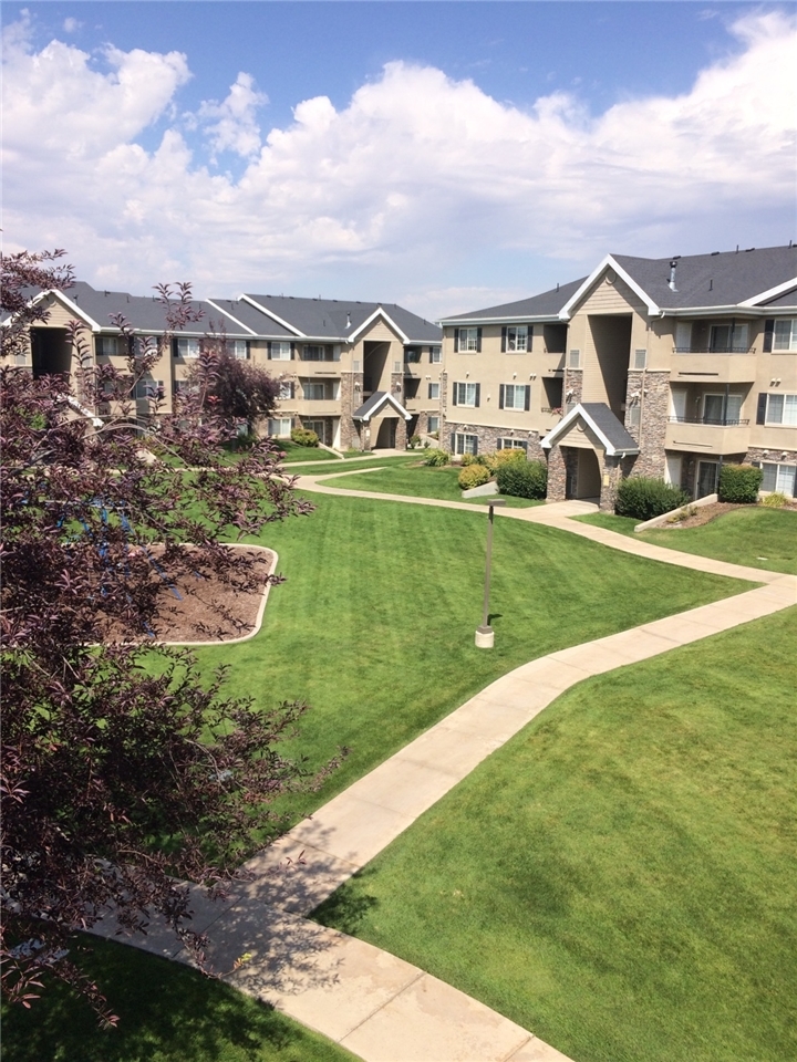 Deer Creek Village Apartment Homes Apartment for rent at 358 N