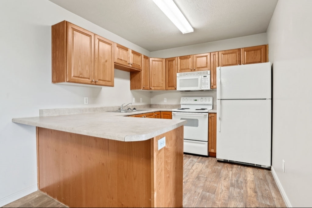 Deer Creek Apartments Apartment for rent at 358 N Gateway Dr