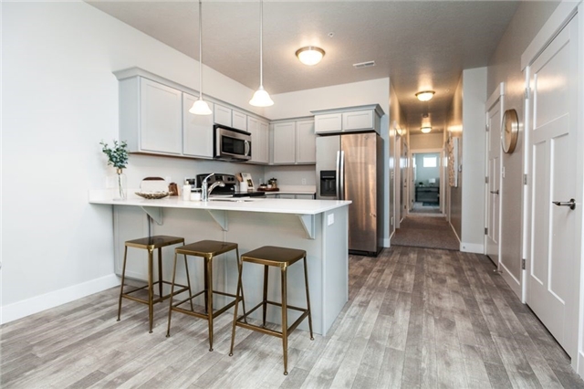 Vineyard Condo: 112 W Silver Springs Drive