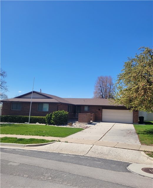 Kaysville House: 281 E Pin Oak Cir