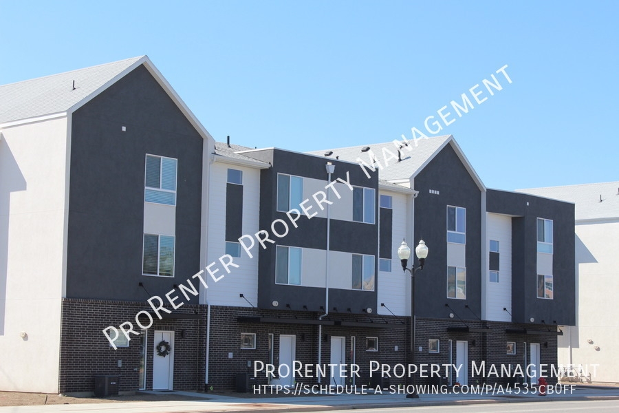 Clearfield Townhome: 162 S State St