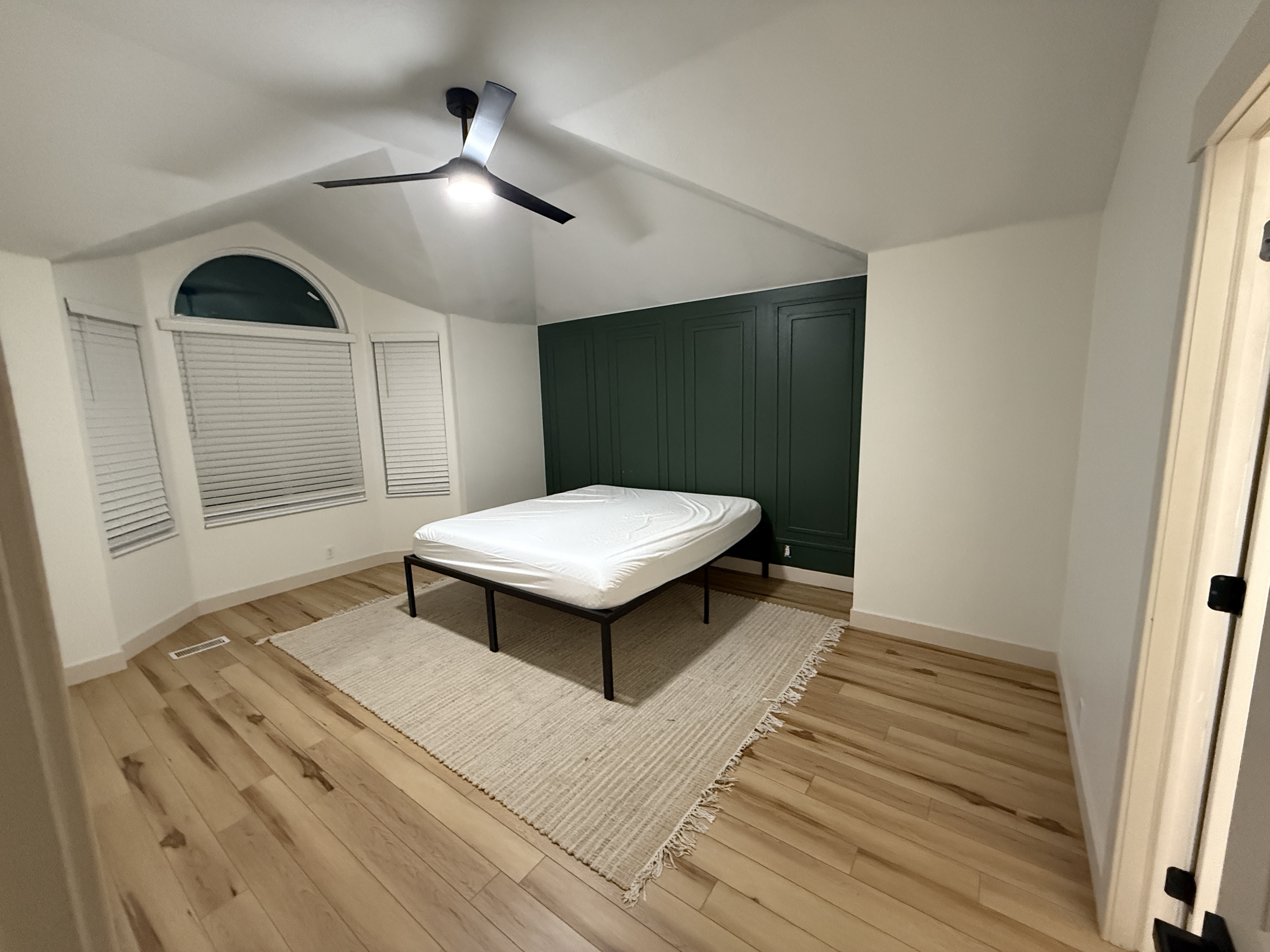 Lehi Single Room: 132 W Frontage Rd