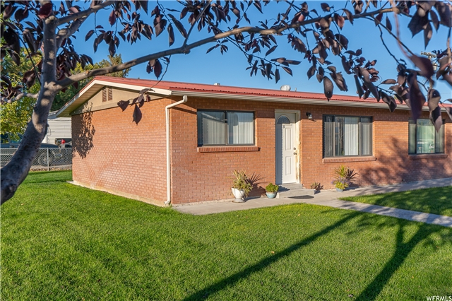 Garland Apartment: 1301 S Main St