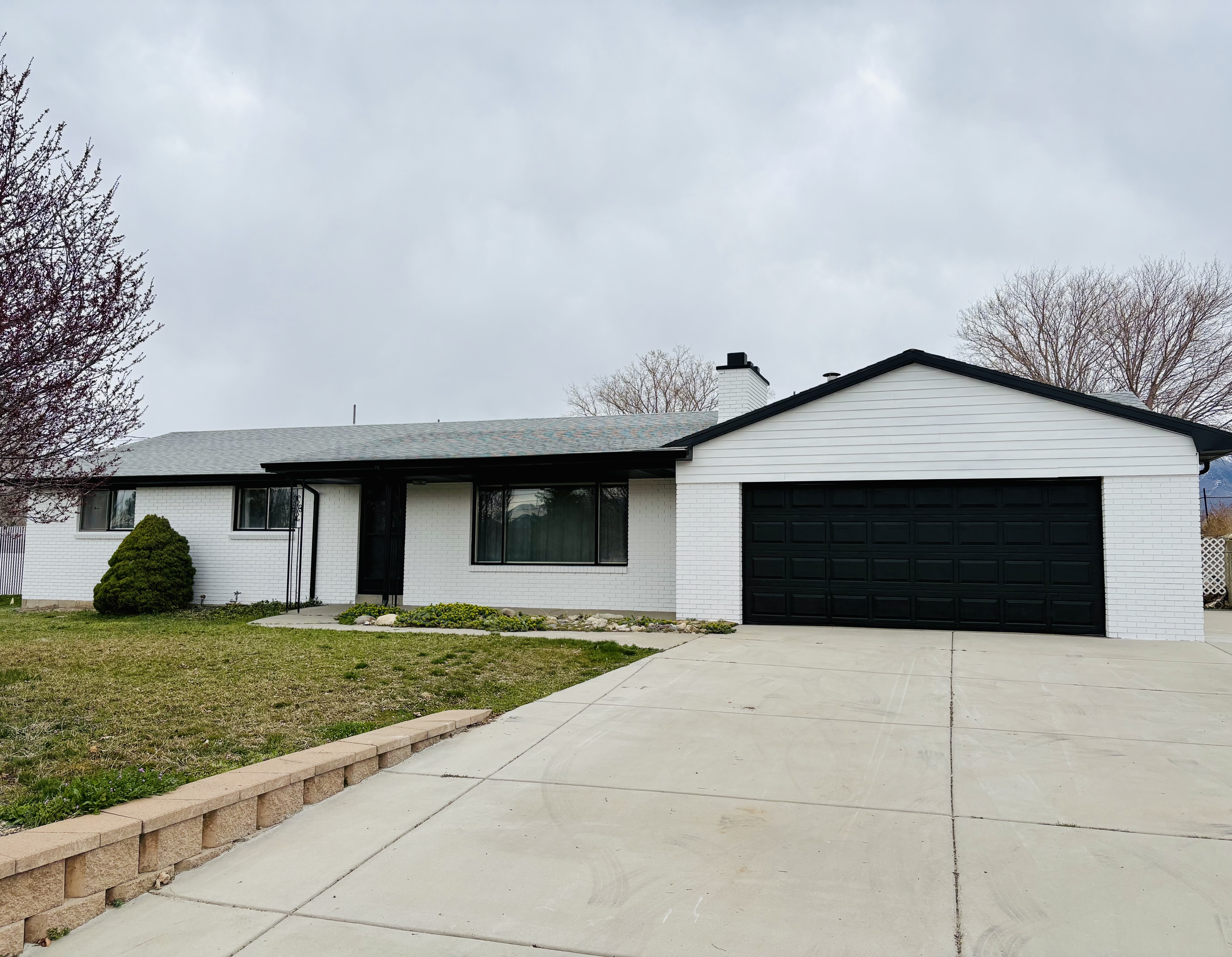 South Jordan House: 11515 S Temple Dr