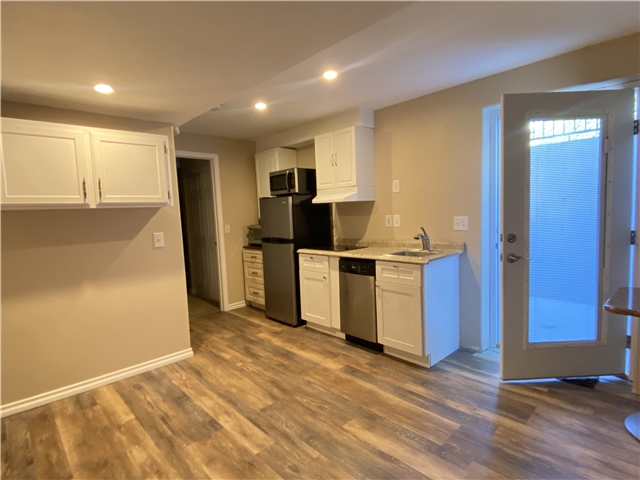 Sandy In-Law/Basement: 655 E Abbotts Ford Ln