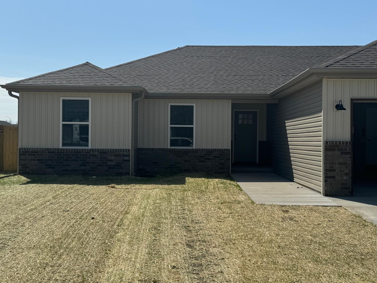 Springfield House: 3325 W McCanse St