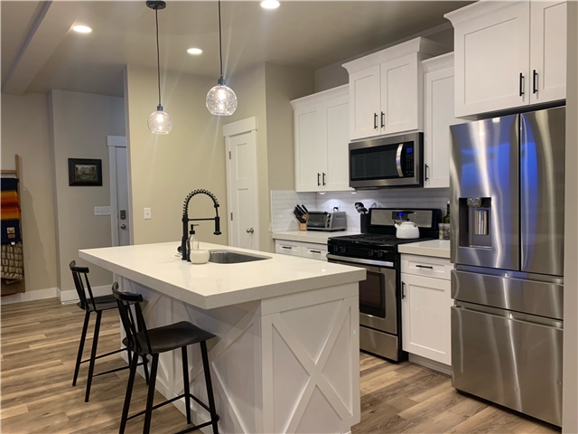 Sandy Townhome: 802 E Newfield Dr