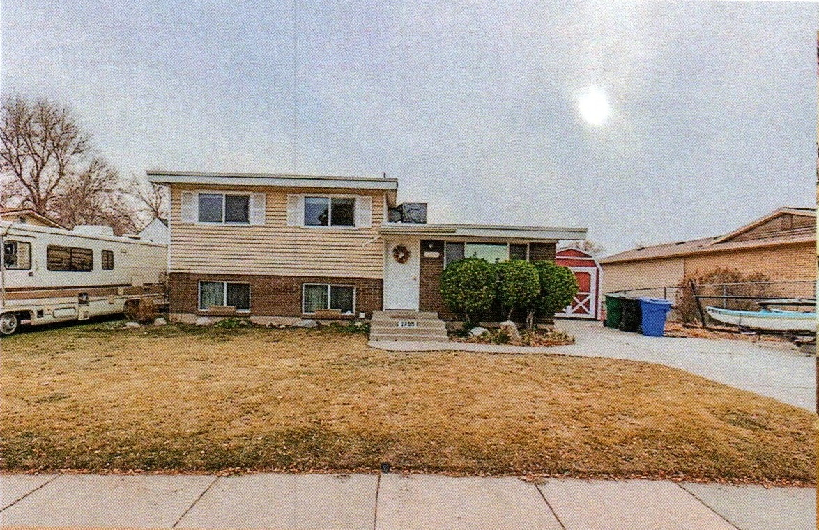 West Jordan House: 2799 W 7550 S
