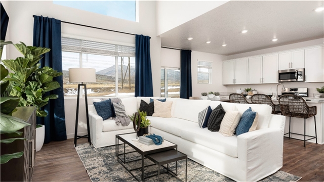 Saratoga Springs Townhome: 2033 N Red Yearling Dr