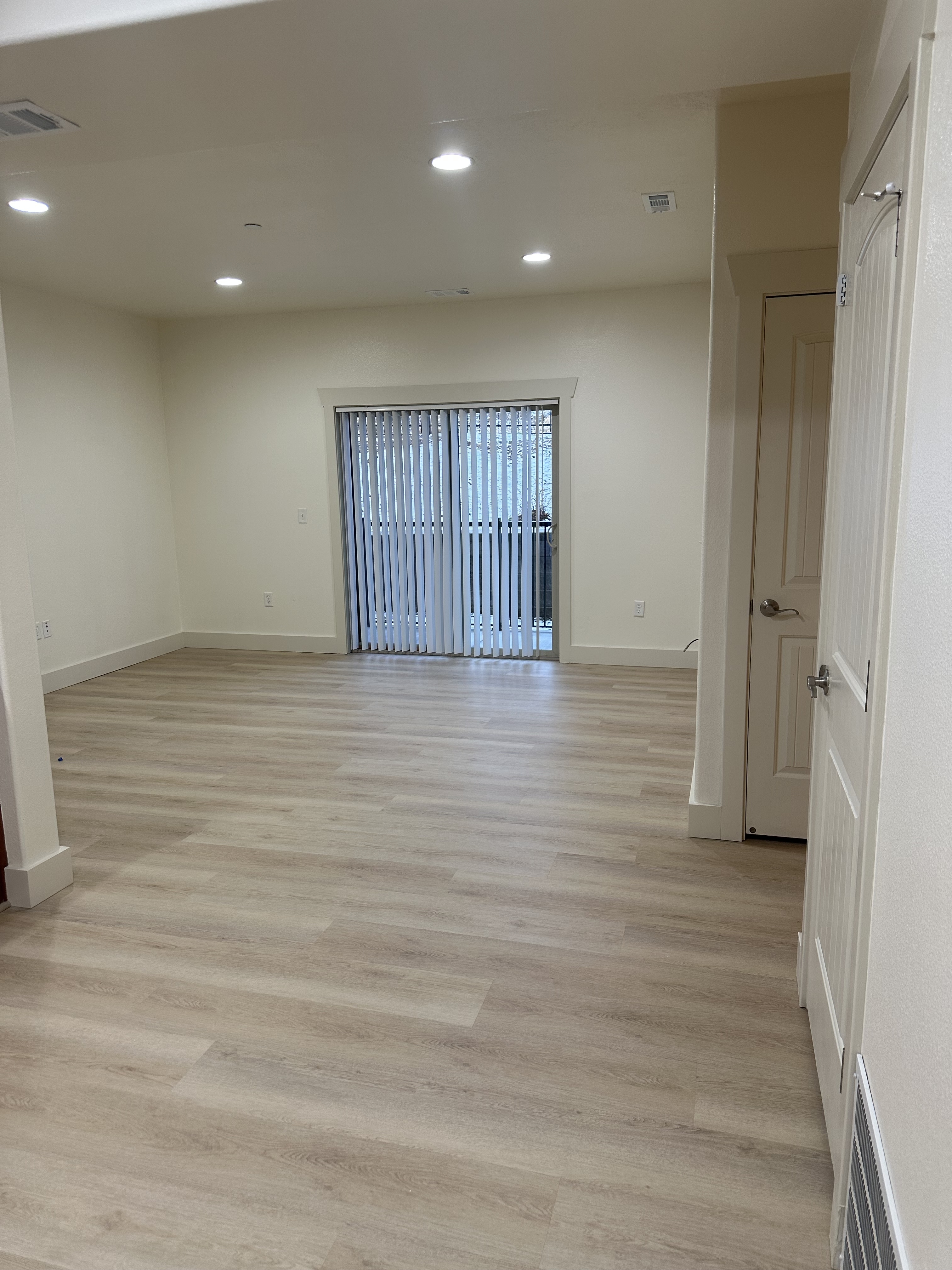 Saratoga Springs Apartment: 168 W Springview Dr