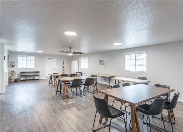 Layton Apartment: 300 N Fort Ln