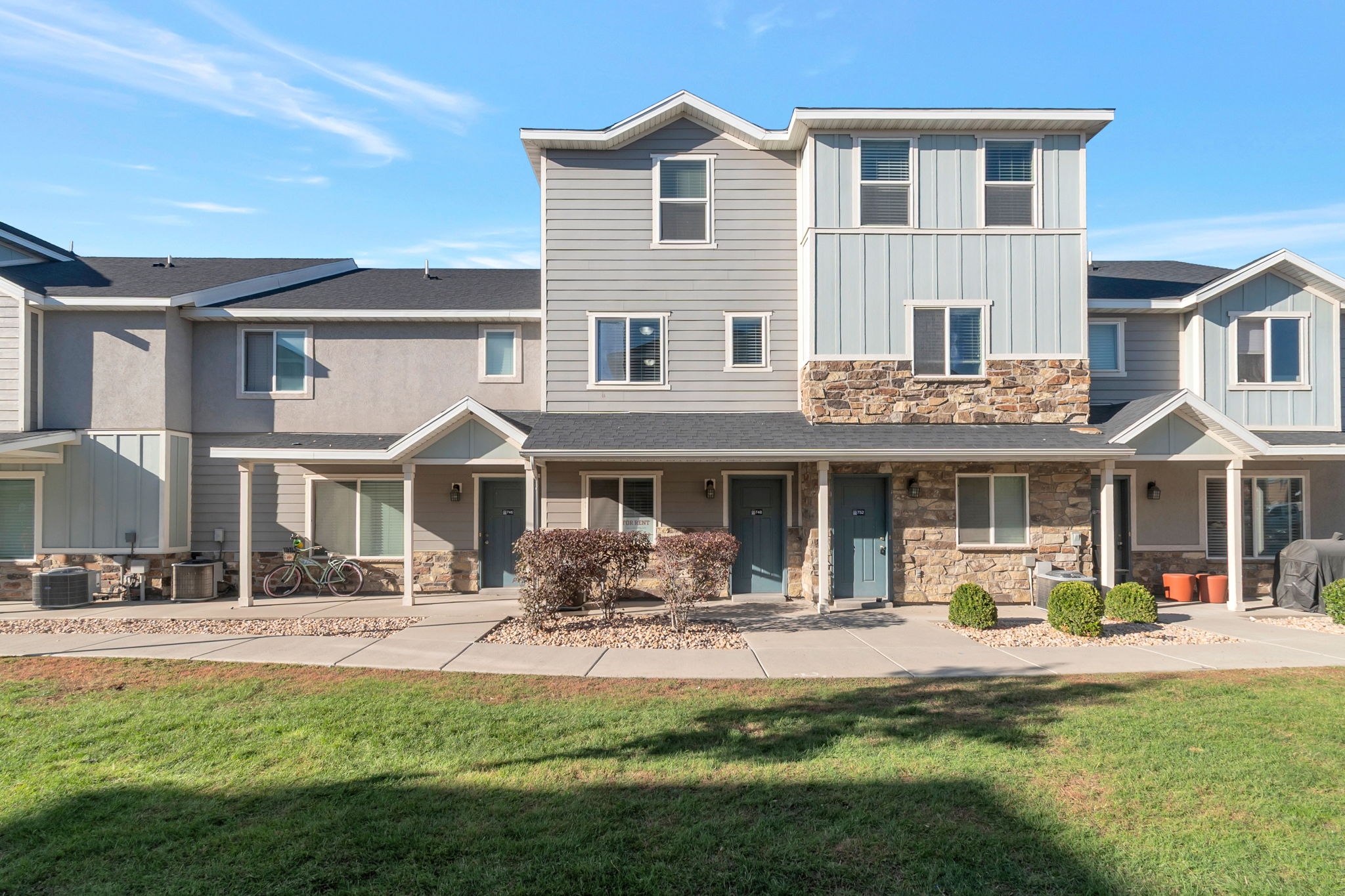 Vineyard Townhome: 748 E 150 N