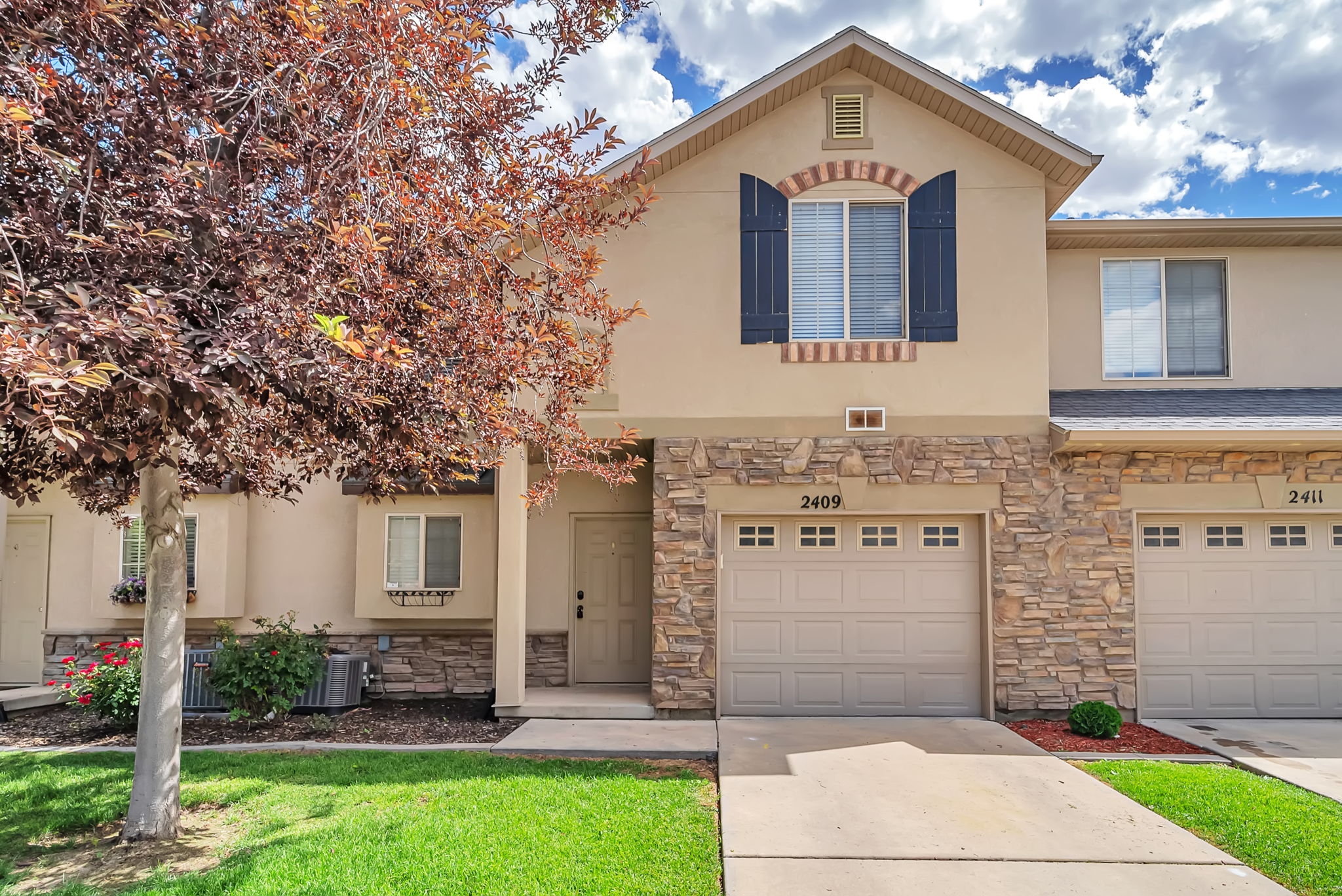 Riverton Townhome: 2409 W Adelaide Dr