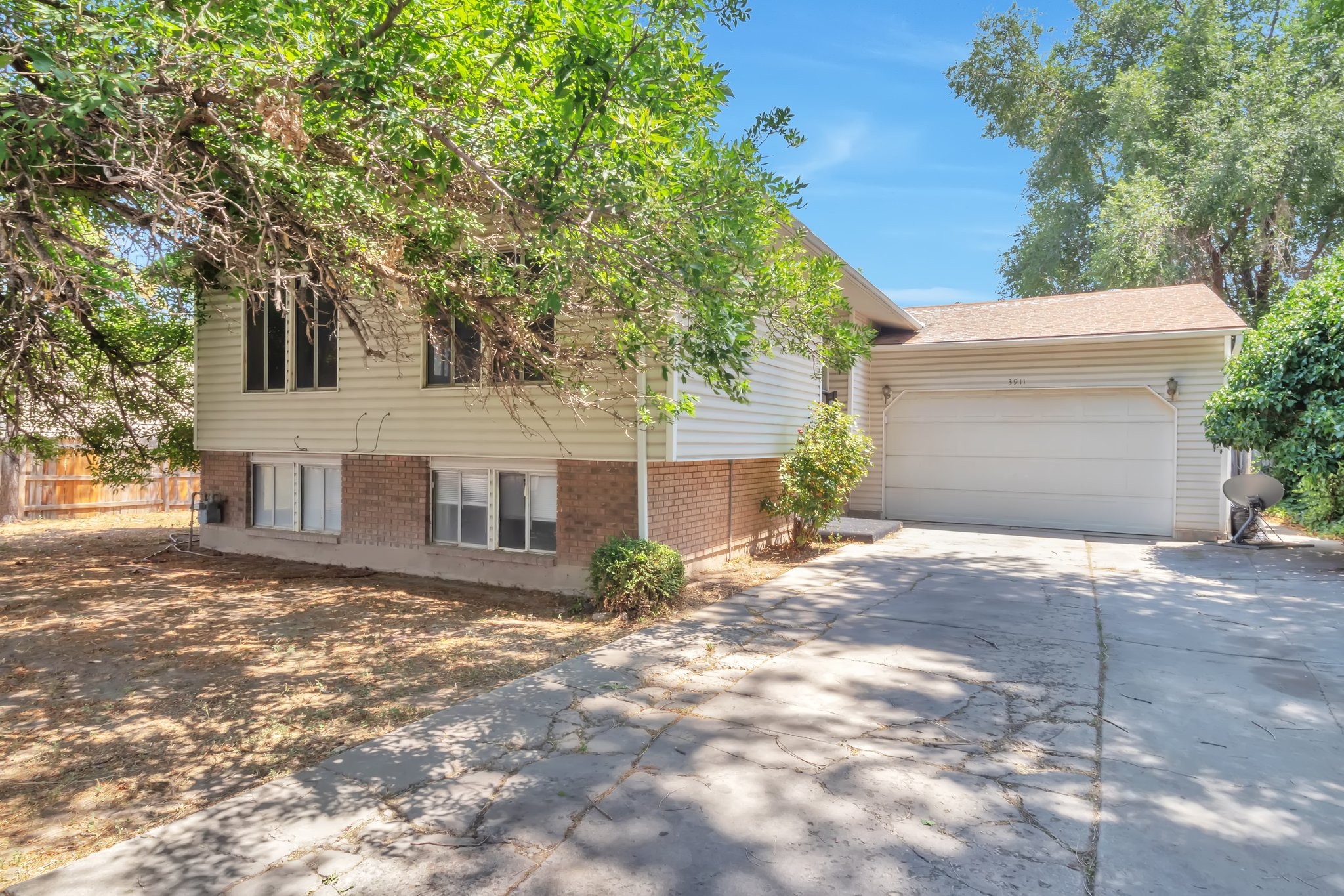 West Valley City House: 3911 S Lorna Dr