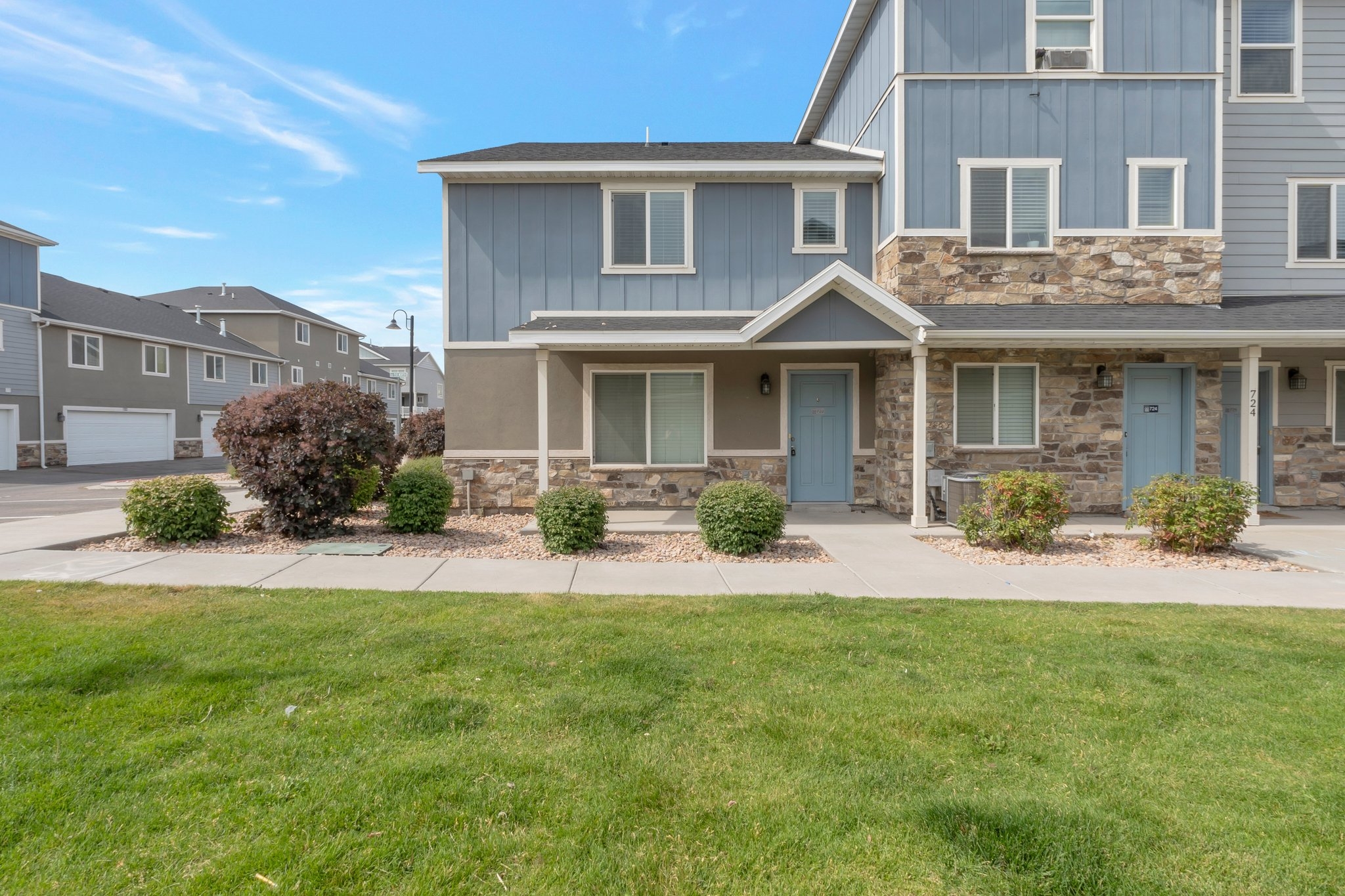 Vineyard Townhome: 722 E 150 N