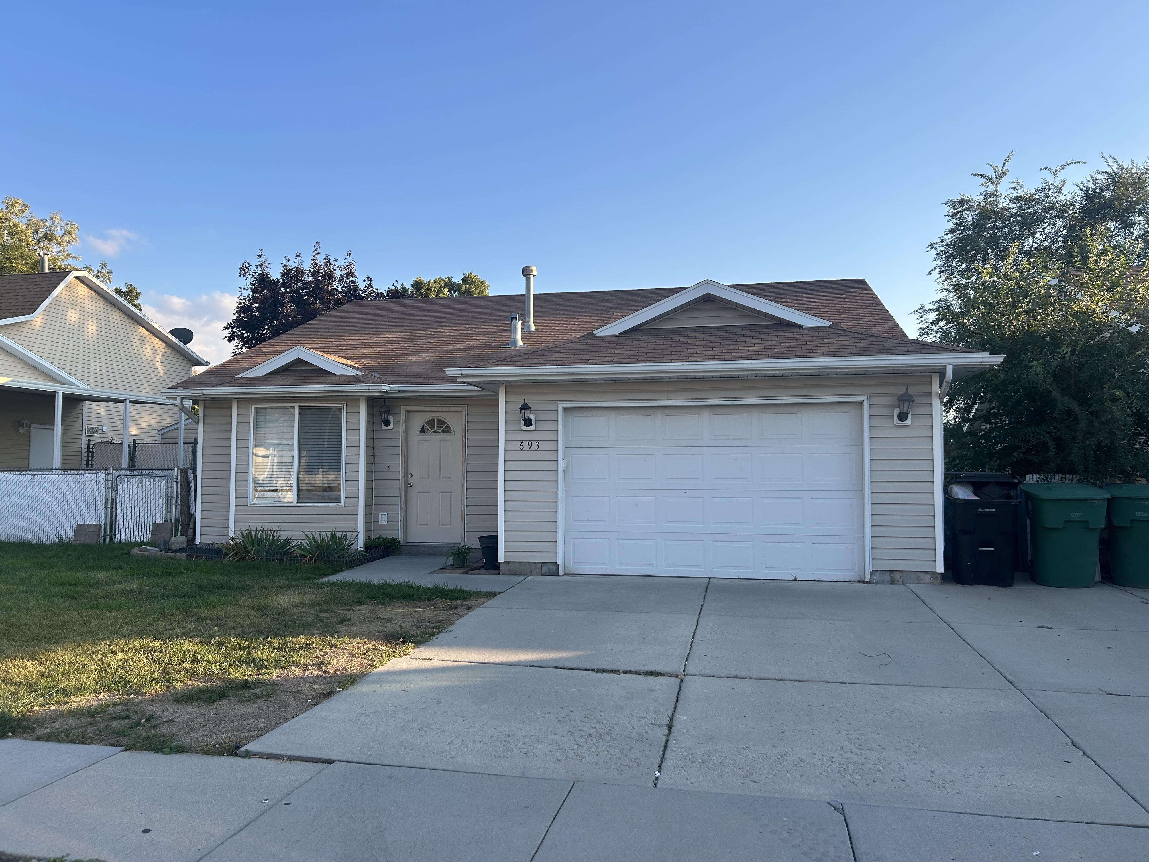 Murray House: 693 W 6645 S