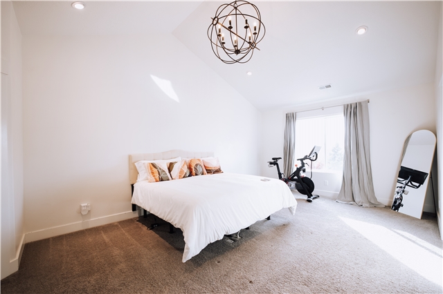 Vineyard Single Room: 14 N Sunset Dr