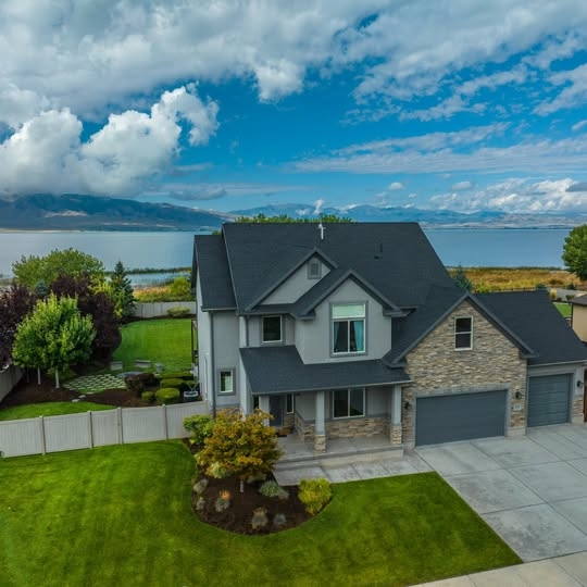 Vineyard Single Room: 22 W 160 N