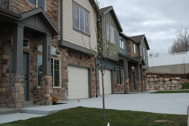 Bountiful Single Room: 2200 S & Orchard Dr